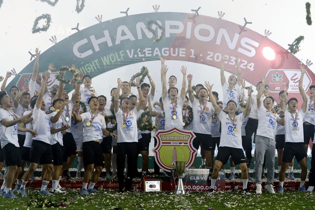 Vô địch V-League với 5 tỉ tiền thưởng, CLB Nam Định bất ngờ nhận thêm món quà quý- Ảnh 7.