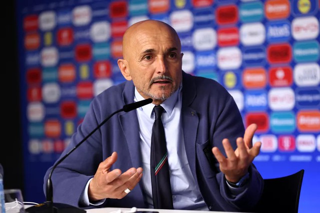 Đội tuyển Ý ‘vượt ải khó’, HLV Spalletti từ cáu giận chuyển sang làm lành với phóng viên- Ảnh 1.