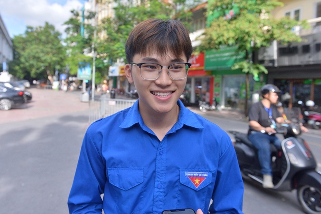 Tình nguyện viên 'min nhon' tiếp lửa cho sĩ tử Hà Nội thi tốt nghiệp THPT 2024- Ảnh 4.