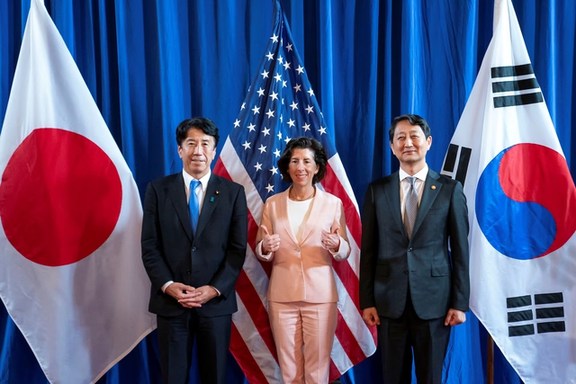 Mỹ - Nhật - Hàn bắt đầu tập trận quân sự, bàn thảo gắn chặt kinh tế- Ảnh 2.