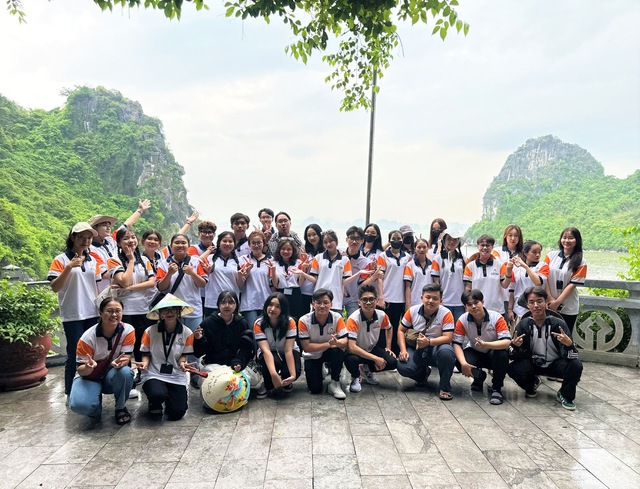 Sinh viên Trường CĐ Du lịch Sài Gòn thực tập xuyên việt Sinh viên Trường CĐ Du lịch Sài Gòn thực tập xuyên việt