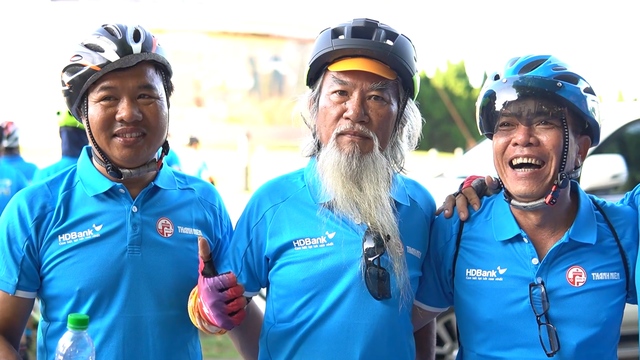 'Lão gia' làng xe đạp phong trào Việt Nam với bộ râu độc nhất vô nhị: Cứ có giải là đi- Ảnh 2.