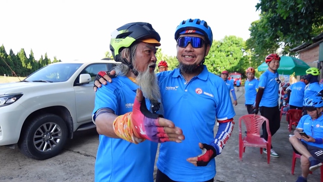 'Lão gia' làng xe đạp phong trào Việt Nam với bộ râu độc nhất vô nhị: Cứ có giải là đi- Ảnh 3.