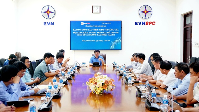 Đội xung kích EVNSPC khẩn trương hỗ trợ thi công Dự án đường dây 500kV mạch 3- Ảnh 1.