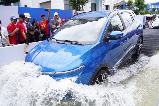 Nguy cơ khi lạm dụng khả năng lội nước của xe điện- Ảnh 3.