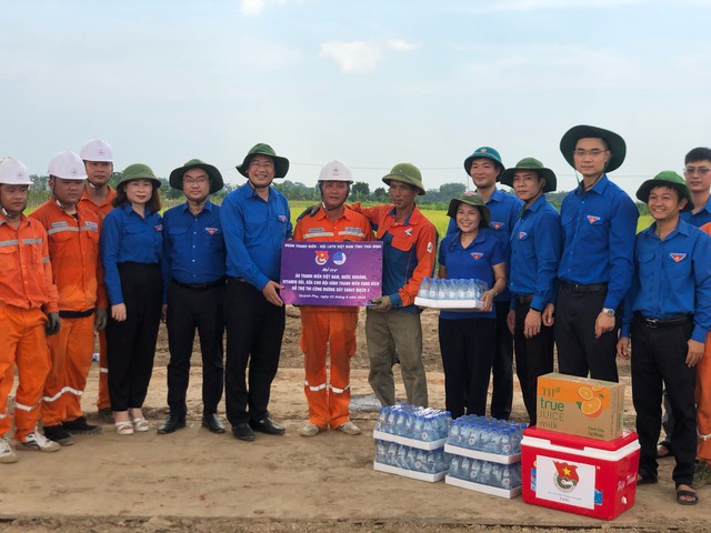 Tuổi trẻ Thái Bình tham gia hỗ trợ thi công đường dây 500 kV- Ảnh 2.