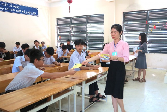 Hơn 14.000 học sinh tỉnh Khánh Hòa dự thi vào lớp 10 với nhiều điểm mới- Ảnh 1.