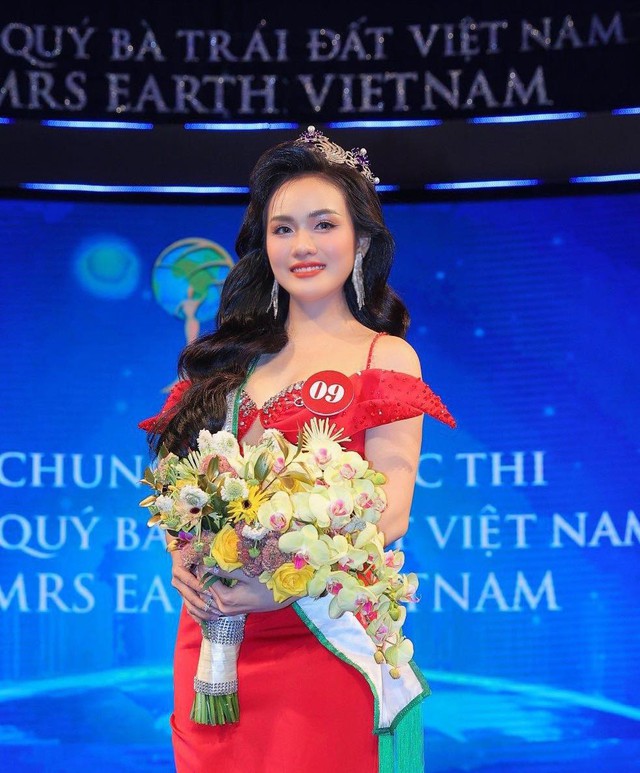 Vũ Thị Hoa đăng quang Mrs Earth Việt Nam 2024- Ảnh 1.