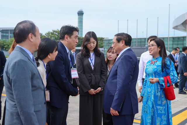 Thủ tướng và phu nhân rời Hà Nội, lên đường thăm chính thức Hàn Quốc- Ảnh 2.