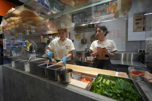 'Bí mật' trong ổ bánh mì Việt Nam có hương vị đích thực nhất Hồng Kông- Ảnh 2.