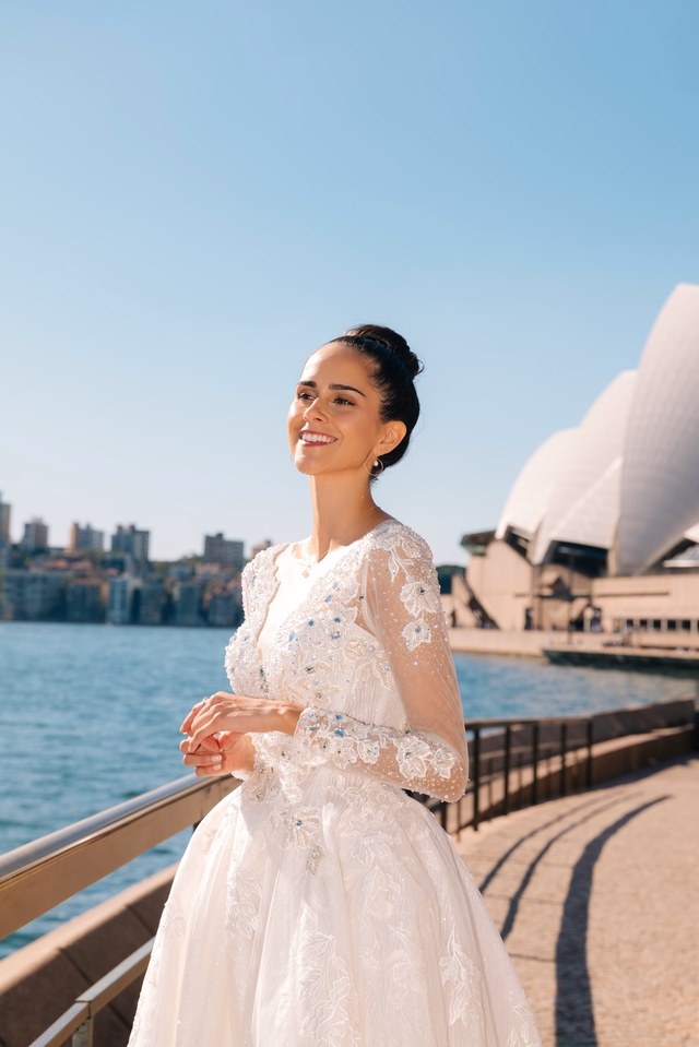 Váy cưới Việt tỏa sáng ở cầu cảng Sydney- Ảnh 9.
