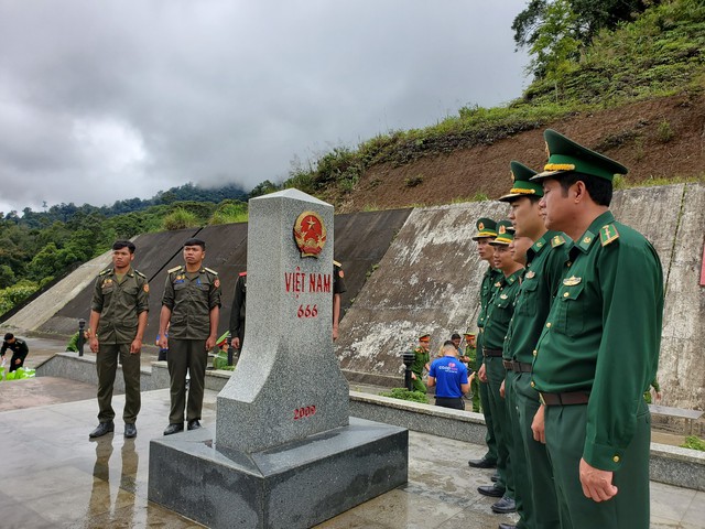 Biên cương hữu nghị: Bát cơm sẻ nửa, ngọt bùi chia đôi- Ảnh 3.