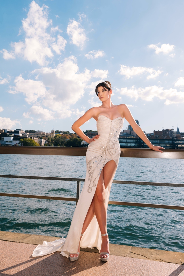 Váy cưới Việt tỏa sáng ở cầu cảng Sydney- Ảnh 11.
