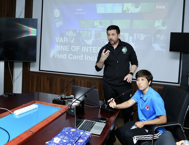 Chủ tịch VFF lên tiếng về trọng tài V-League và VAR, chuyên gia FIFA đáp lời- Ảnh 3.