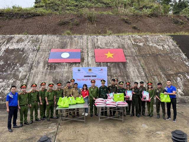 Biên cương hữu nghị: Bát cơm sẻ nửa, ngọt bùi chia đôi- Ảnh 2.