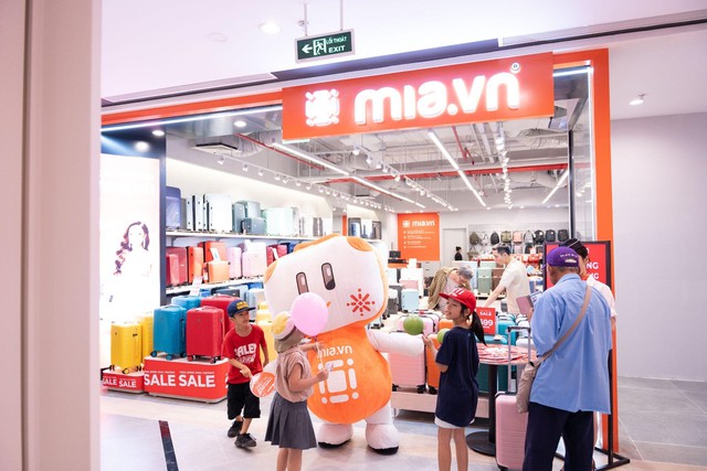 Cuộc đổ bộ rầm rộ của chuỗi khai trương siêu thị MIA.vn trong trung tâm thương mại- Ảnh 1.