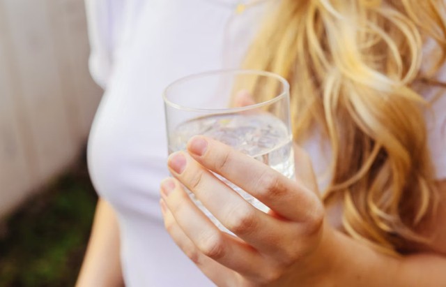 Ngày mới với tin tức sức khỏe: Uống nước như thế nào để ngăn ngừa đột quỵ?- Ảnh 1.