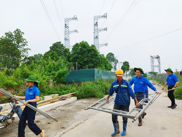 200 đoàn viên Hải Dương ra quân hỗ trợ thi công đường dây 500 kV mạch 3- Ảnh 2.