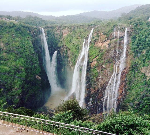 Let's explore amazingly beautiful waterfalls in India - Photo 3.