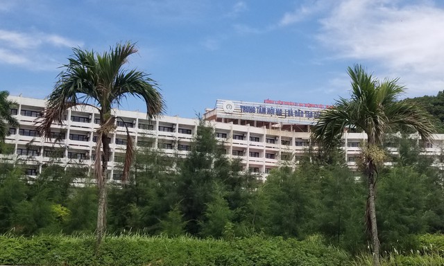 Bỏ hoang khách sạn nổi tiếng một thời tại khu du lịch Đồ Sơn- Ảnh 1.
