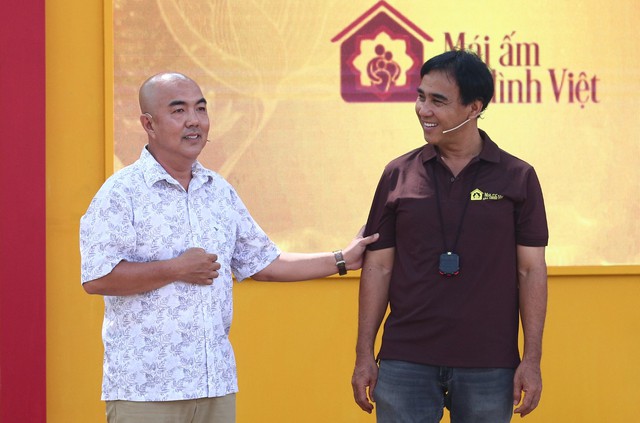 Quyền Linh, Quốc Thuận nhói lòng trước bà cụ 71 tuổi bán xôi nuôi cháu mồ côi- Ảnh 2.
