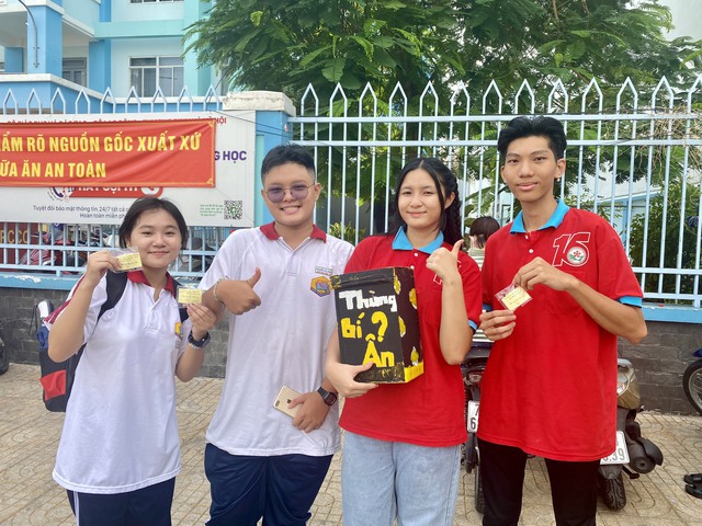 'Chiếc hộp bí mật' tiếp sức thí sinh thi vào lớp 10- Ảnh 1.