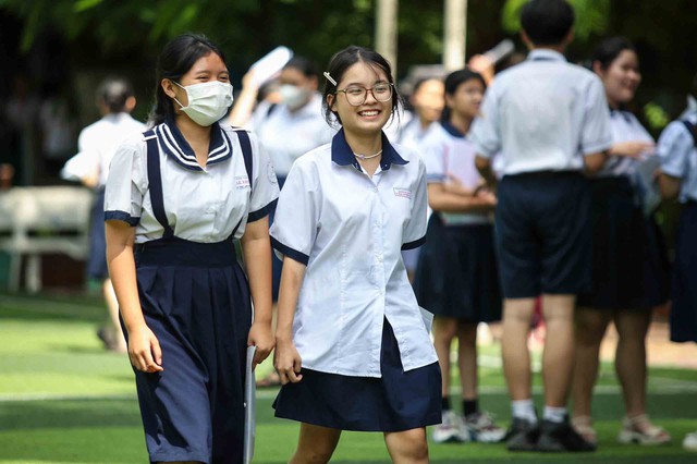 Thi lớp 10 tại TP.HCM: Thí sinh vui vì đề 'nghĩ bằng con tim'- Ảnh 3.