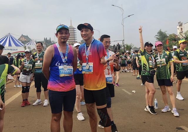 Chàng trai không tay thay đổi cuộc đời bằng… chạy bộ- Ảnh 2. Chàng trai không tay thay đổi cuộc đời bằng… chạy bộ- Ảnh 2.