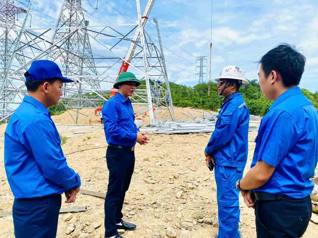 Hỗ trợ đường dây 500 kV: 4 đội thanh niên tình nguyện Quảng Bình đã vào cuộc- Ảnh 1.