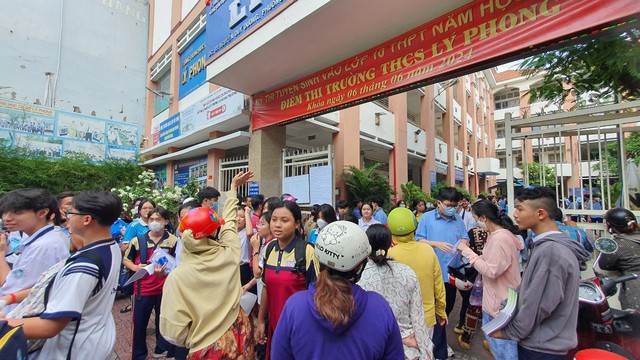 Đề thi văn vào lớp 10 TP.HCM có 'Chiếc lược ngà': Sẽ 'mưa' điểm 7, 8?- Ảnh 4. Đề thi văn vào lớp 10 TP.HCM có 'Chiếc lược ngà': Sẽ 'mưa' điểm 7, 8?- Ảnh 4.