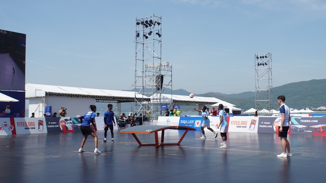 Người dân đội nắng, háo hức đến xem giải teqball thế giới 2024 tại Bình Định- Ảnh 5.