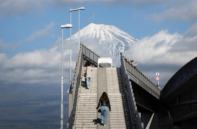 Nhật Bản xây thêm hàng rào ngăn khách ngắm núi Phú Sĩ- Ảnh 4.