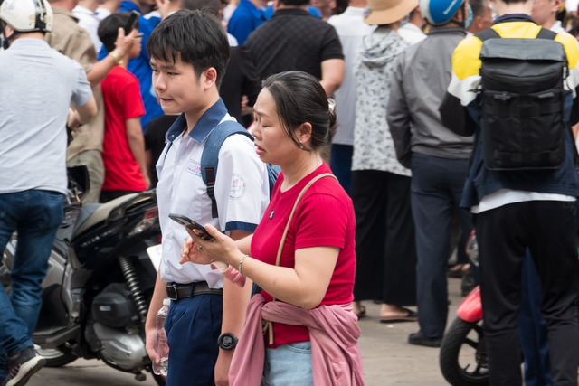 Thi lớp 10 môn toán xong, nhiều thí sinh TP.HCM bật khóc nức nở, vì sao?- Ảnh 3.