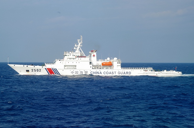 Trung Quốc điều tàu vũ trang đến quần đảo tranh chấp, Nhật phản ứng mạnh- Ảnh 1.
