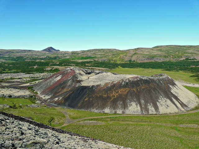 The most magnificent volcanoes in the world, symbols of the power of nature - Photo 3.