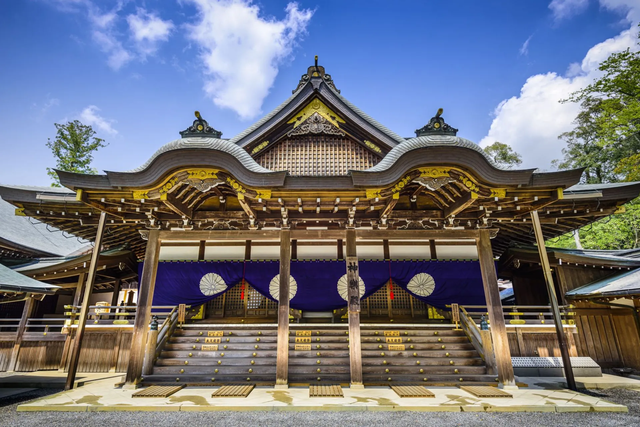 Tới Nhật Bản thăm ngôi đền trên mặt nước hay ngôi đền 'tái sinh' mỗi 20 năm- Ảnh 1.