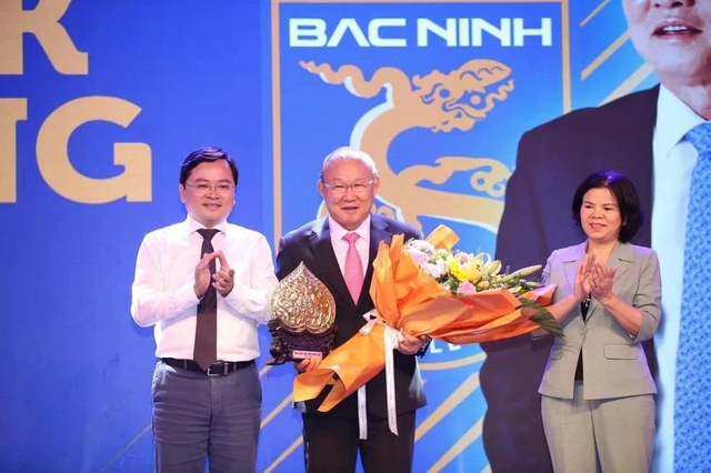 Người hùng Thường Châu Hà Đức Chinh gia nhập đội bóng triệu USD của thầy Park- Ảnh 3.