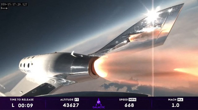 Virgin Galactic đưa 4 du khách lên không gian, sẽ bay 125 chuyến/năm- Ảnh 2.