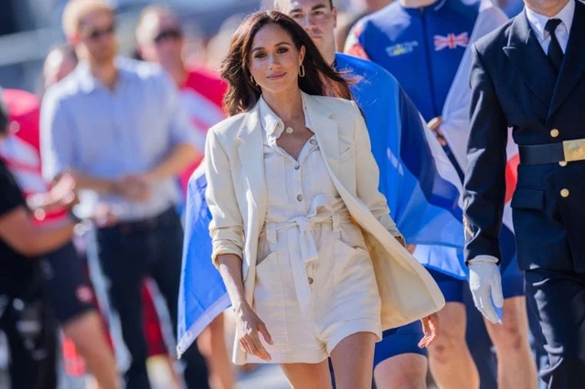 Urban Chic, sự thanh lịch của những phụ nữ thành thị như Victoria Beckham, Katie Holmes- Ảnh 9.