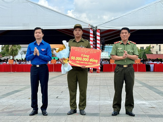 Chủ tịch nước Tô Lâm: Lực lượng ANTT ở cơ sở là cánh tay nối dài của Công an nhân dân- Ảnh 19.