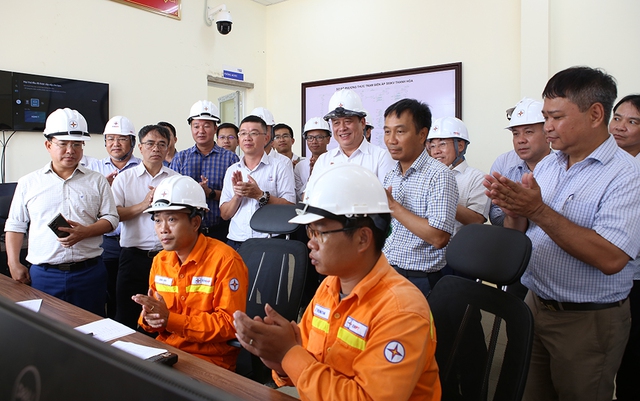 Hoàn thành đóng điện đường dây 500 kV mạch 3 cung đoạn Thanh Hóa - Nam Định- Ảnh 1.