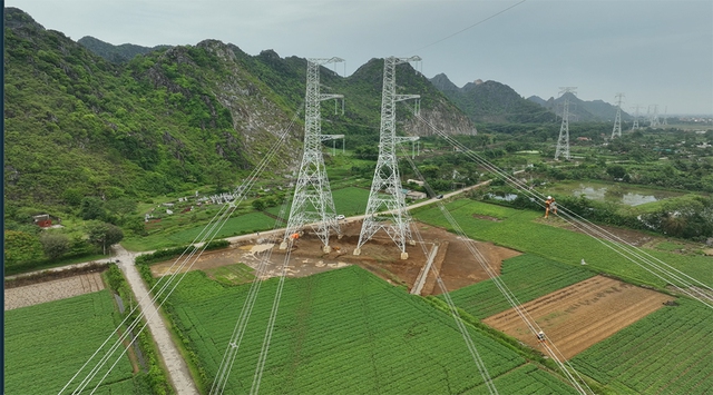 Hoàn thành đóng điện đường dây 500 kV mạch 3 cung đoạn Thanh Hóa - Nam Định- Ảnh 2.