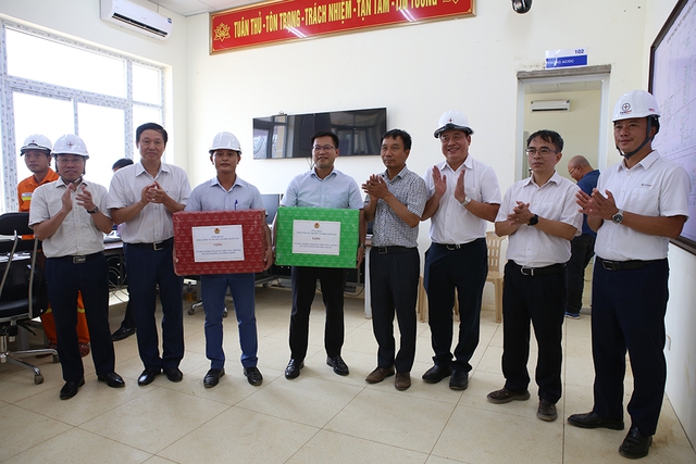 Hoàn thành đóng điện đường dây 500 kV mạch 3 cung đoạn Thanh Hóa - Nam Định- Ảnh 4.