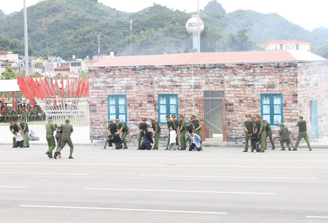 Chủ tịch nước Tô Lâm: Lực lượng ANTT ở cơ sở là cánh tay nối dài của Công an nhân dân- Ảnh 25.