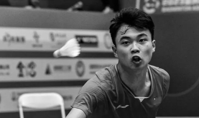 Vận động viên cầu lông Trung Quốc đột tử trên sân đấu- Ảnh 1.