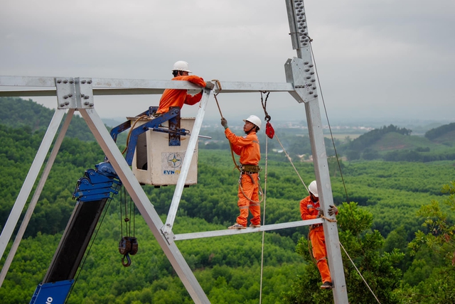 EVN đảm bảo cung ứng dù tiêu thụ điện tăng cao- Ảnh 1.