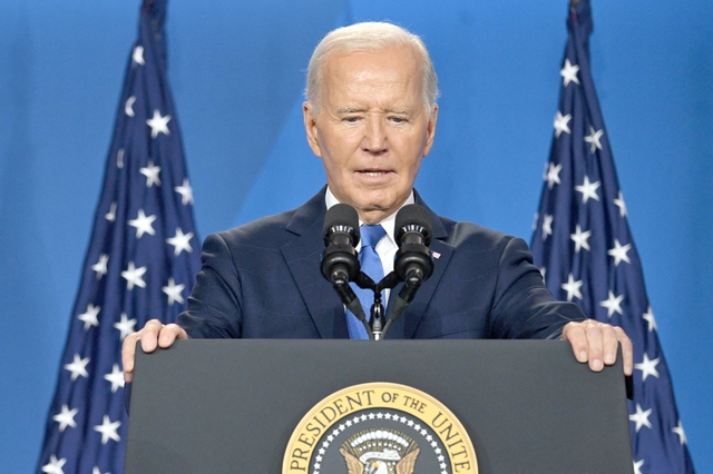 Sức ép chồng chất lên Tổng thống Biden- Ảnh 1.