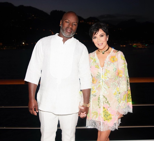 Kim Kardashian's mother reveals wedding with boyfriend 25 years younger - Photo 3.