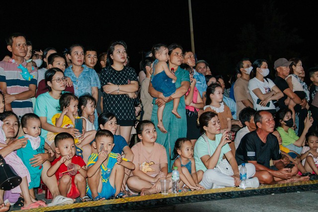 Chương trình nghệ thuật tại Quảng Trị đưa du khách 'thưởng ngoạn' mọi miền đất nước- Ảnh 7.