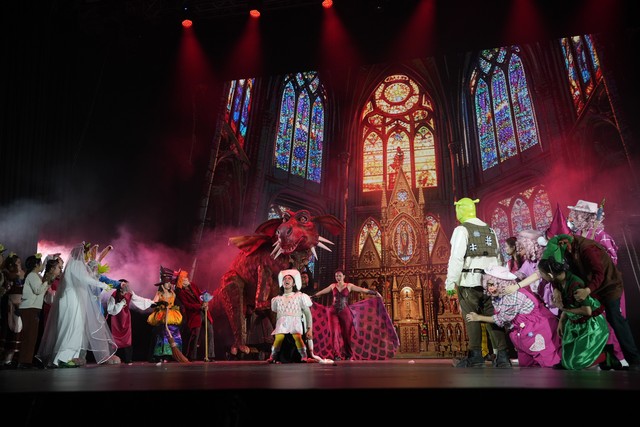 'Shrek:The Musical' hớp hồn khán giả, bùng nổ sân khấu phương Nam ngay đêm diễn đầu tiên- Ảnh 2.